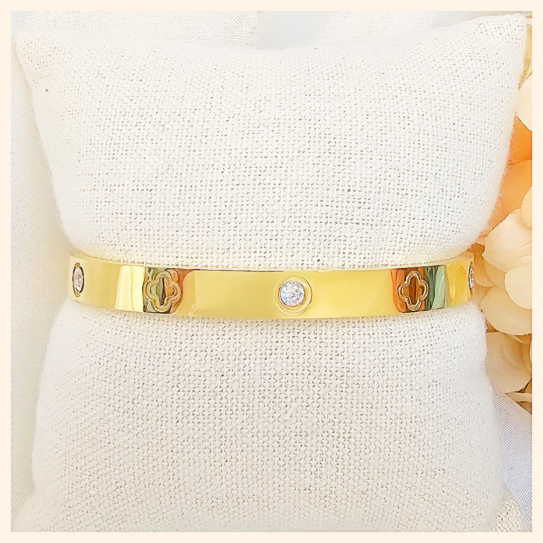 Kade Clover Bangle