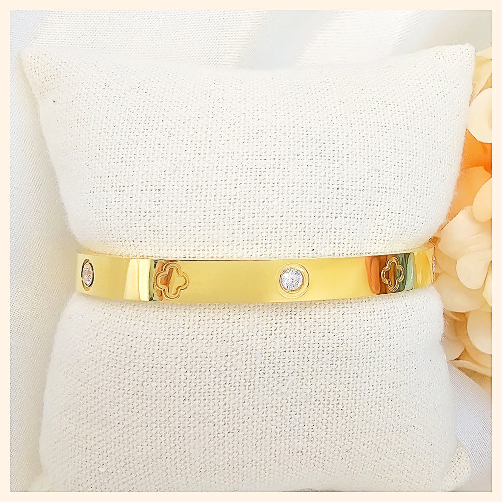 Kade Clover Bangle