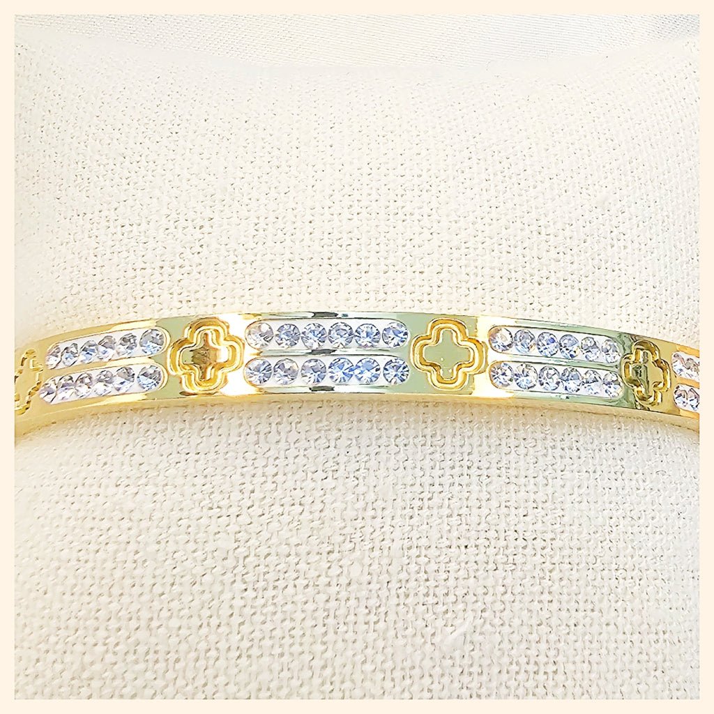 Kari Embossed Clover Bangles