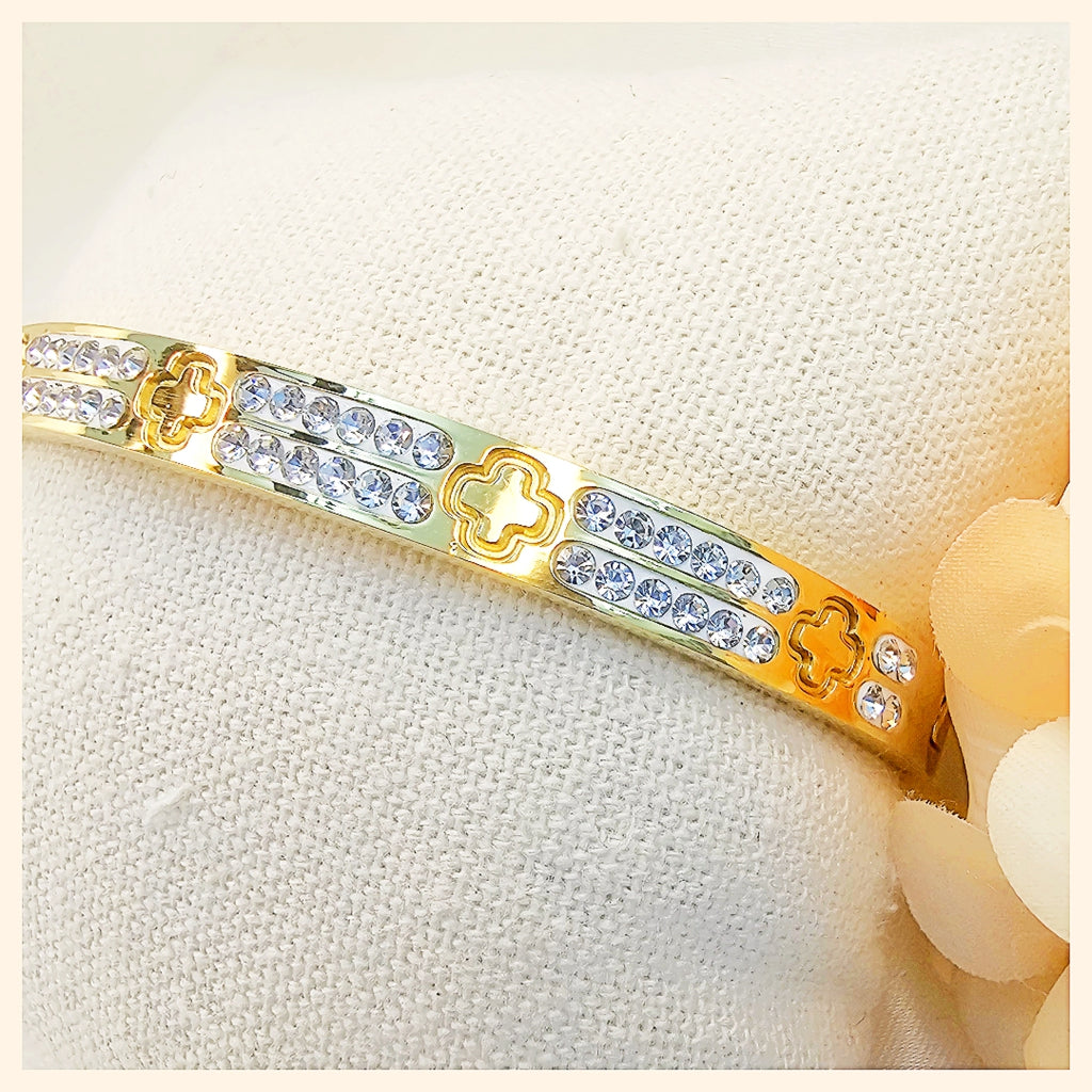 Kari Embossed Clover Bangles