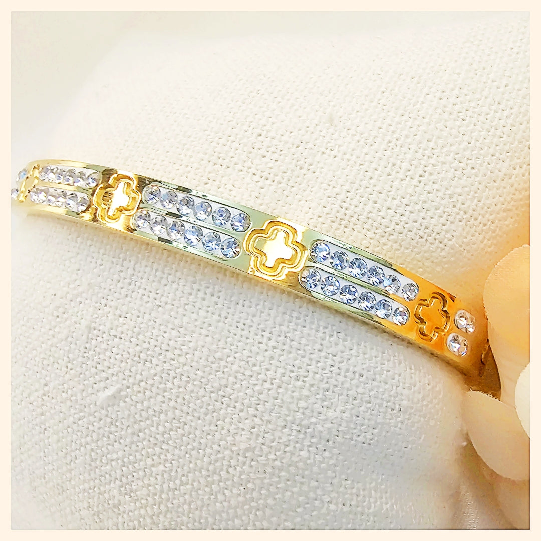 Kari Embossed Clover Bangles