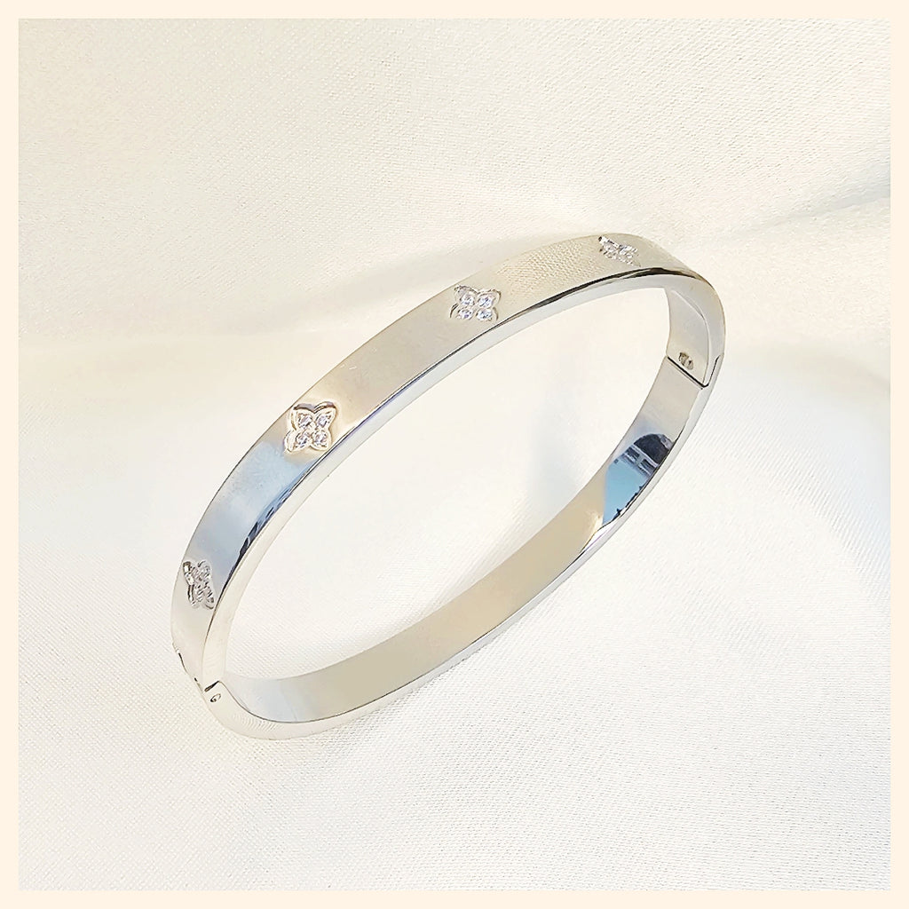 Judy Clover Zircon Bangle