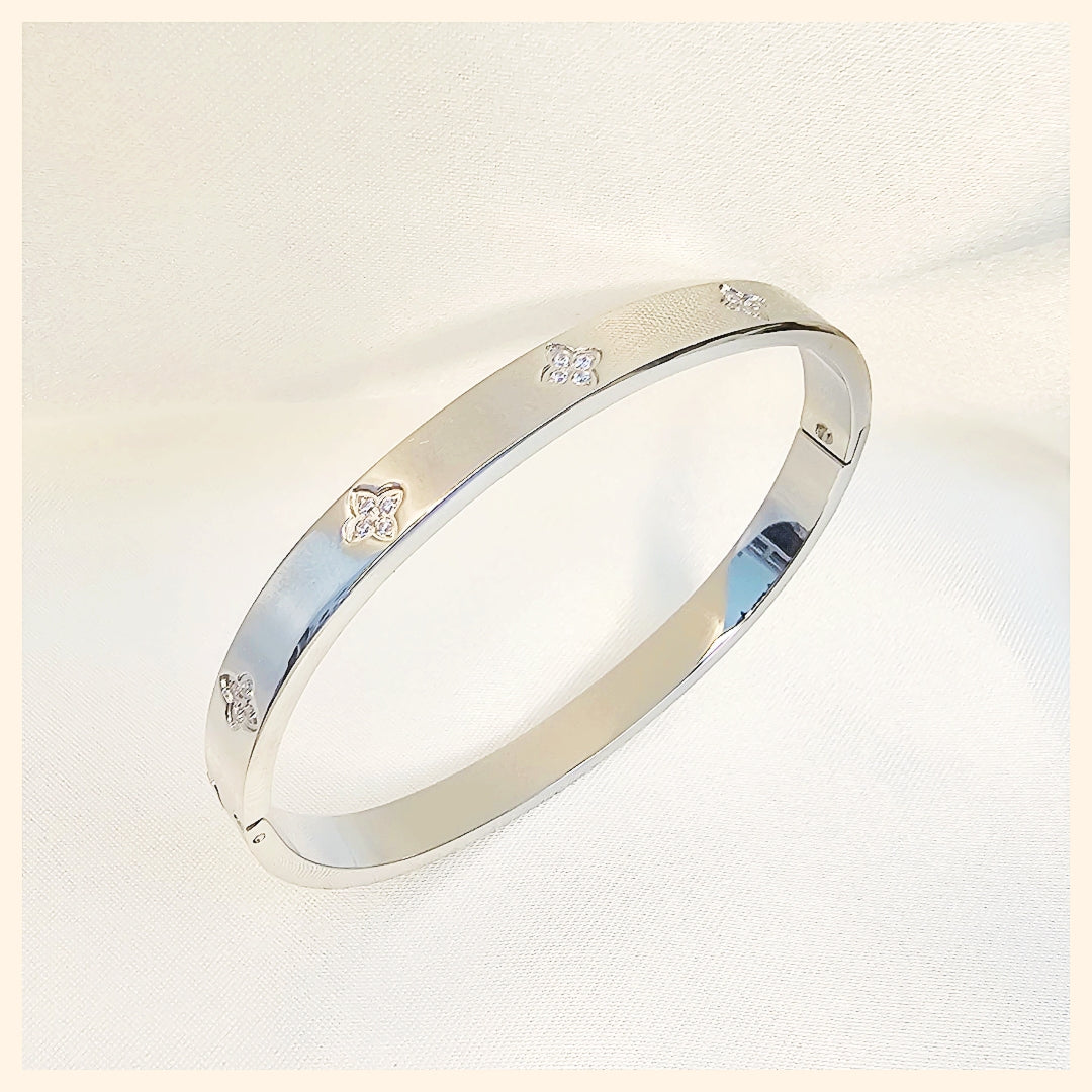 Judy Clover Zircon Bangle