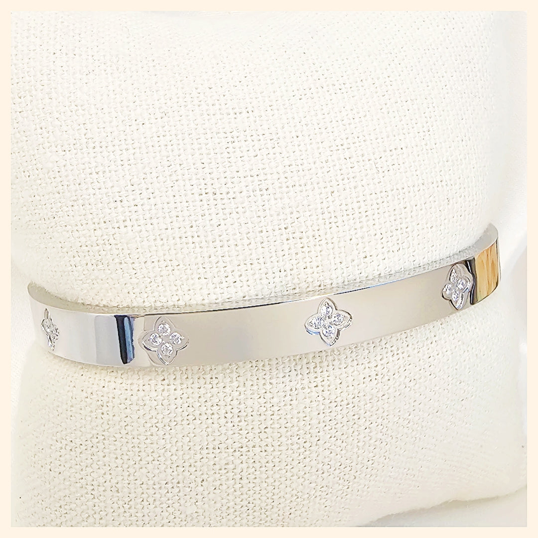 Judy Clover Zircon Bangle