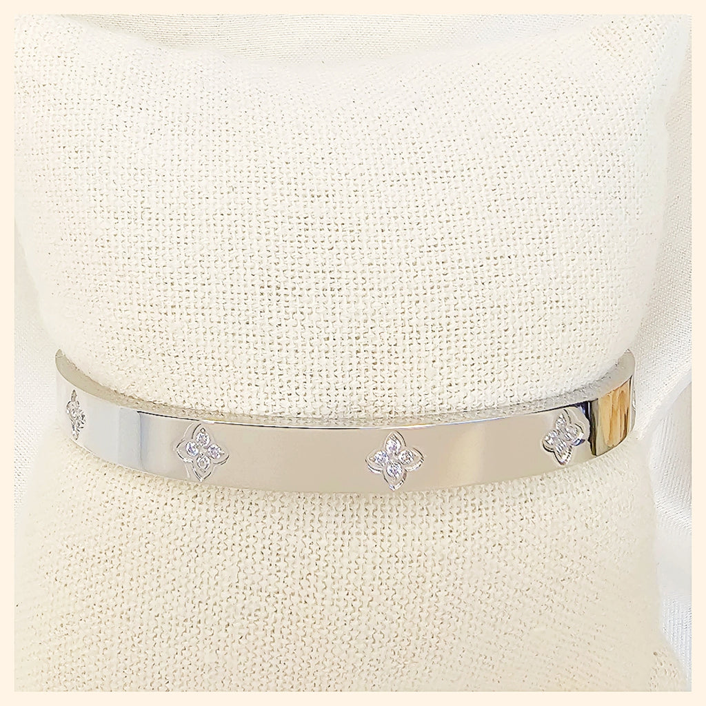 Judy Clover Zircon Bangle