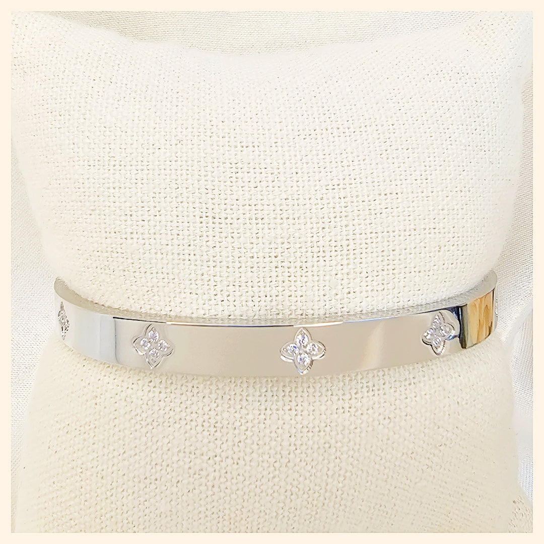 Judy Clover Zircon Bangle
