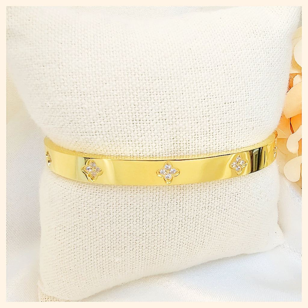 Judy Clover Zircon Bangle