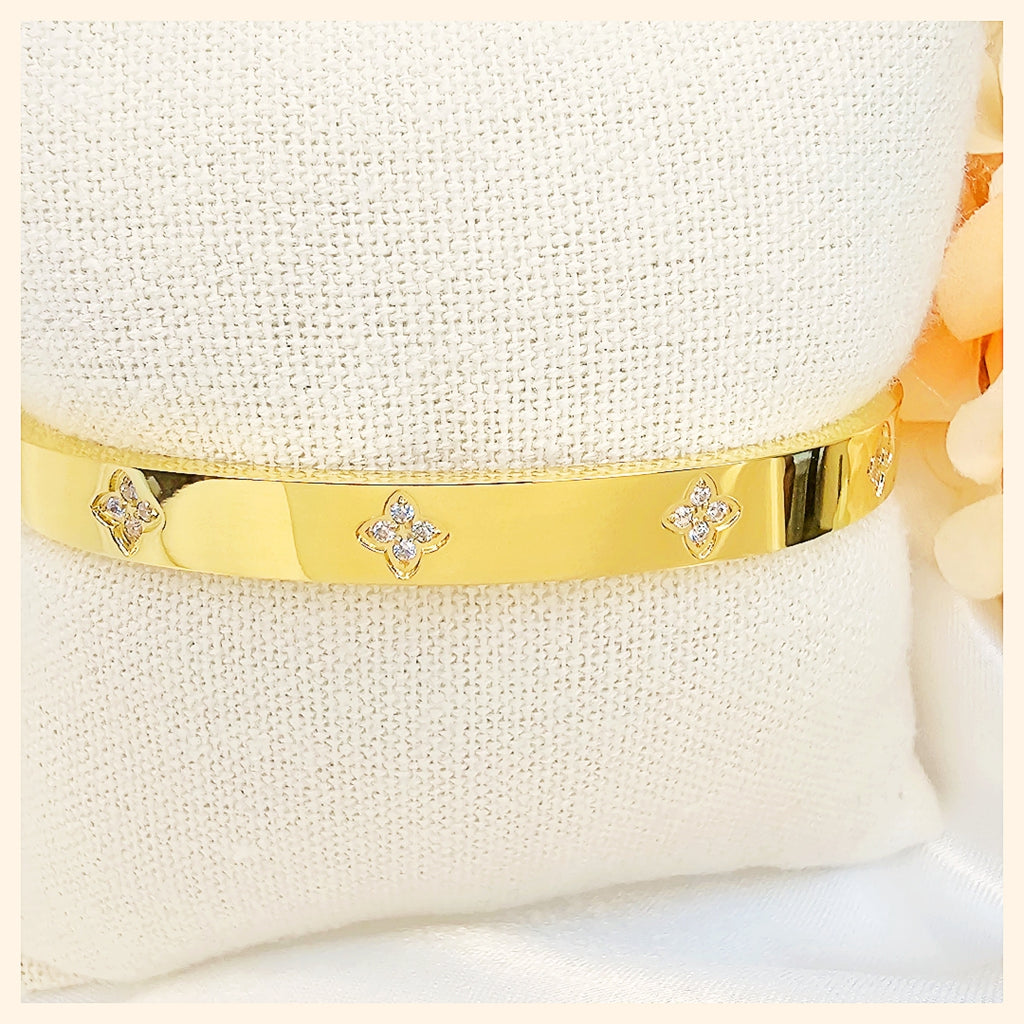 Judy Clover Zircon Bangle