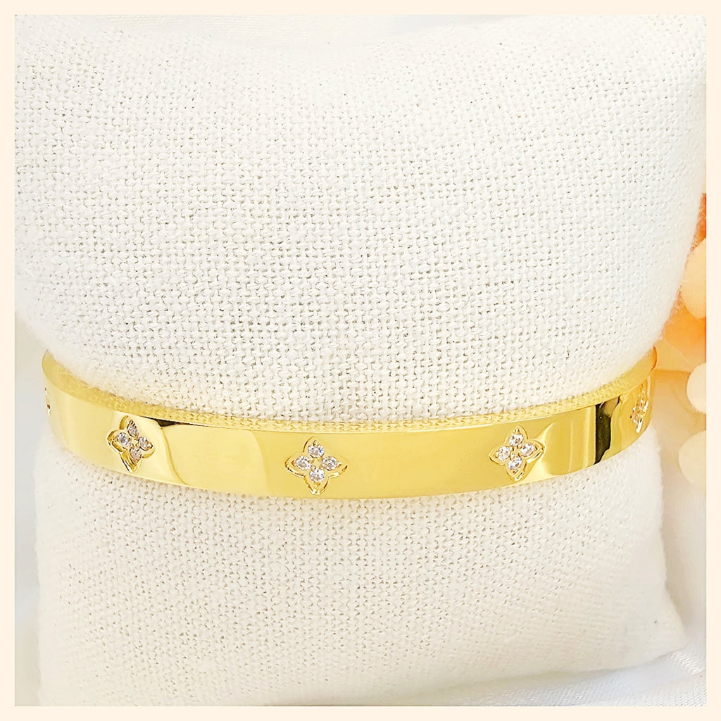 Judy Clover Zircon Bangle