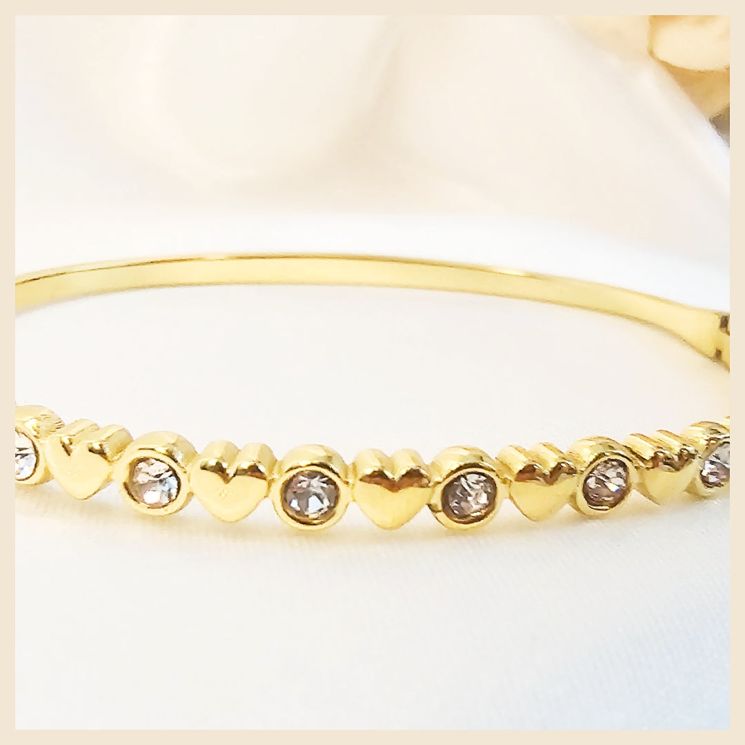 Keah Join Heart Bangle