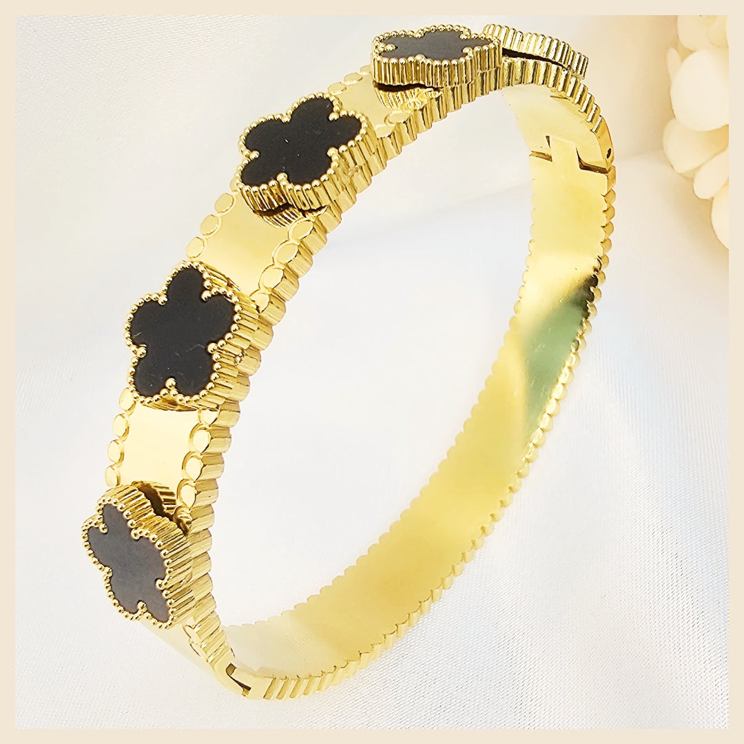 Keia Petal Clover Bangle