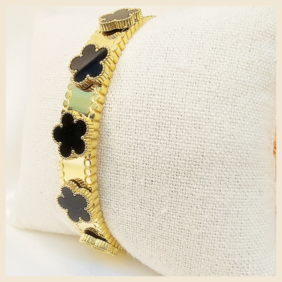 Keia Petal Clover Bangle