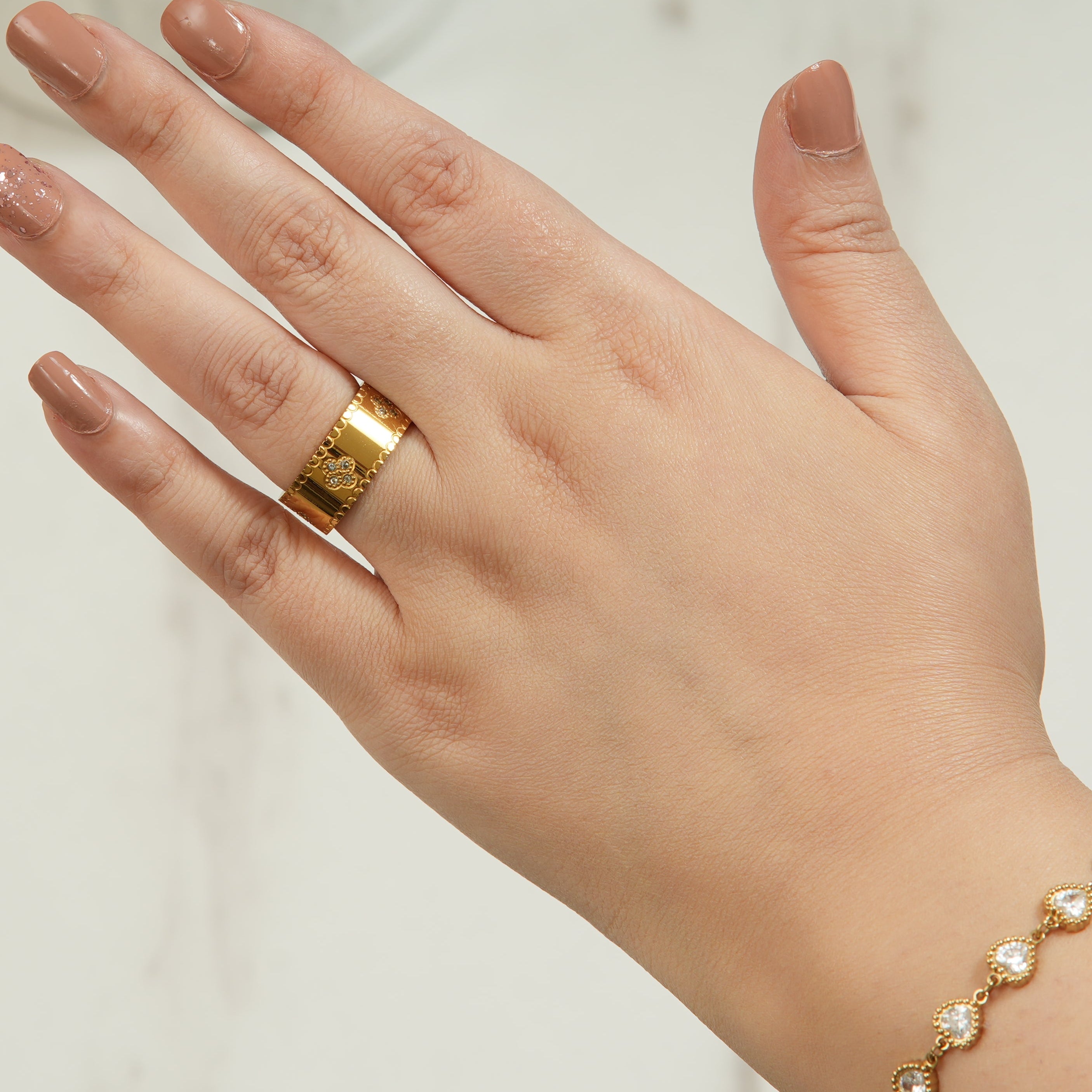 Laya Embossed Zircon Ring