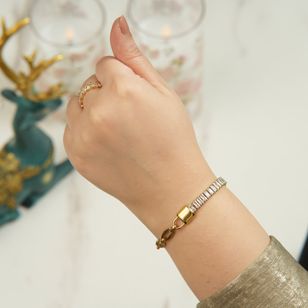 Fira Oval Zircon Bracelet