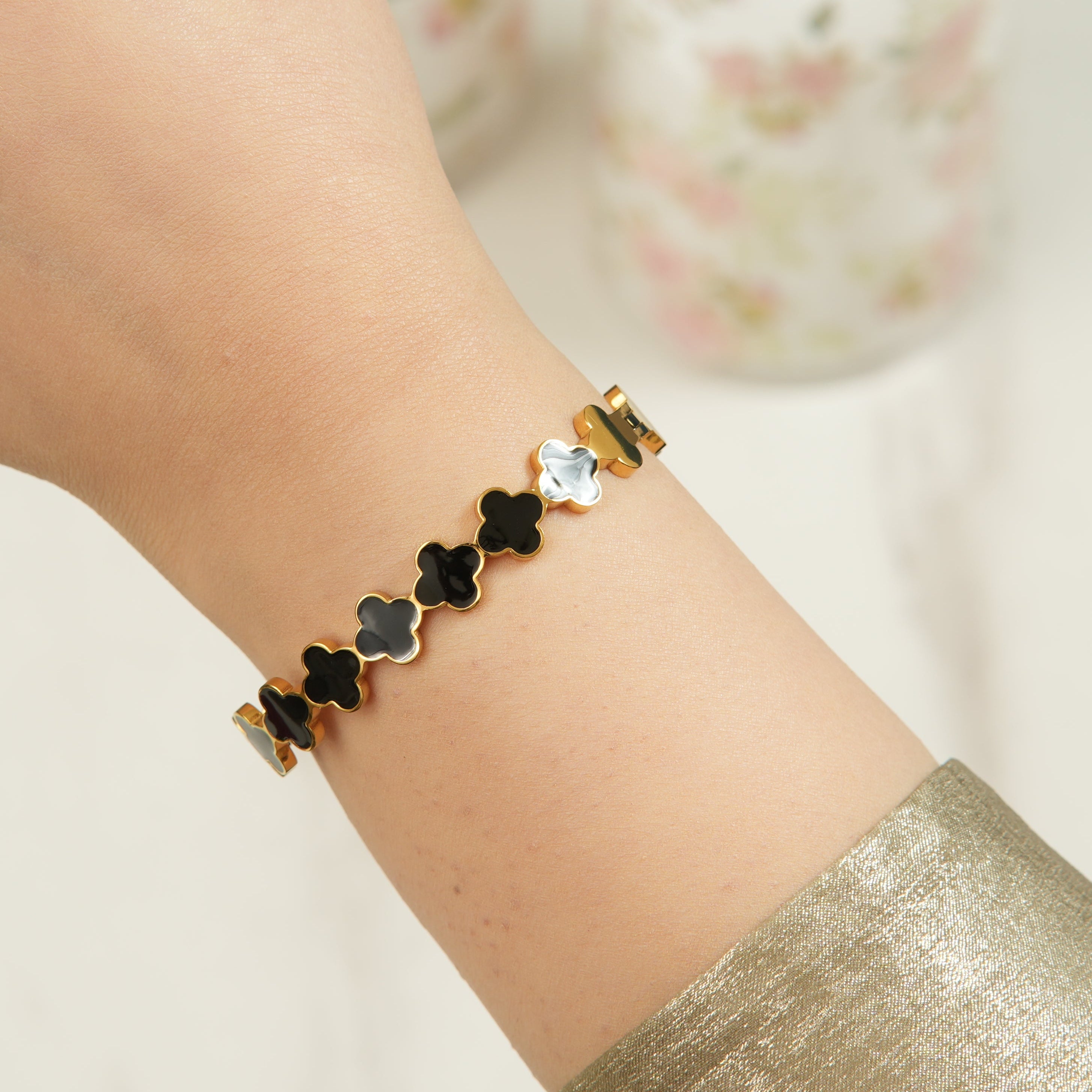 Dari Clover Bangle