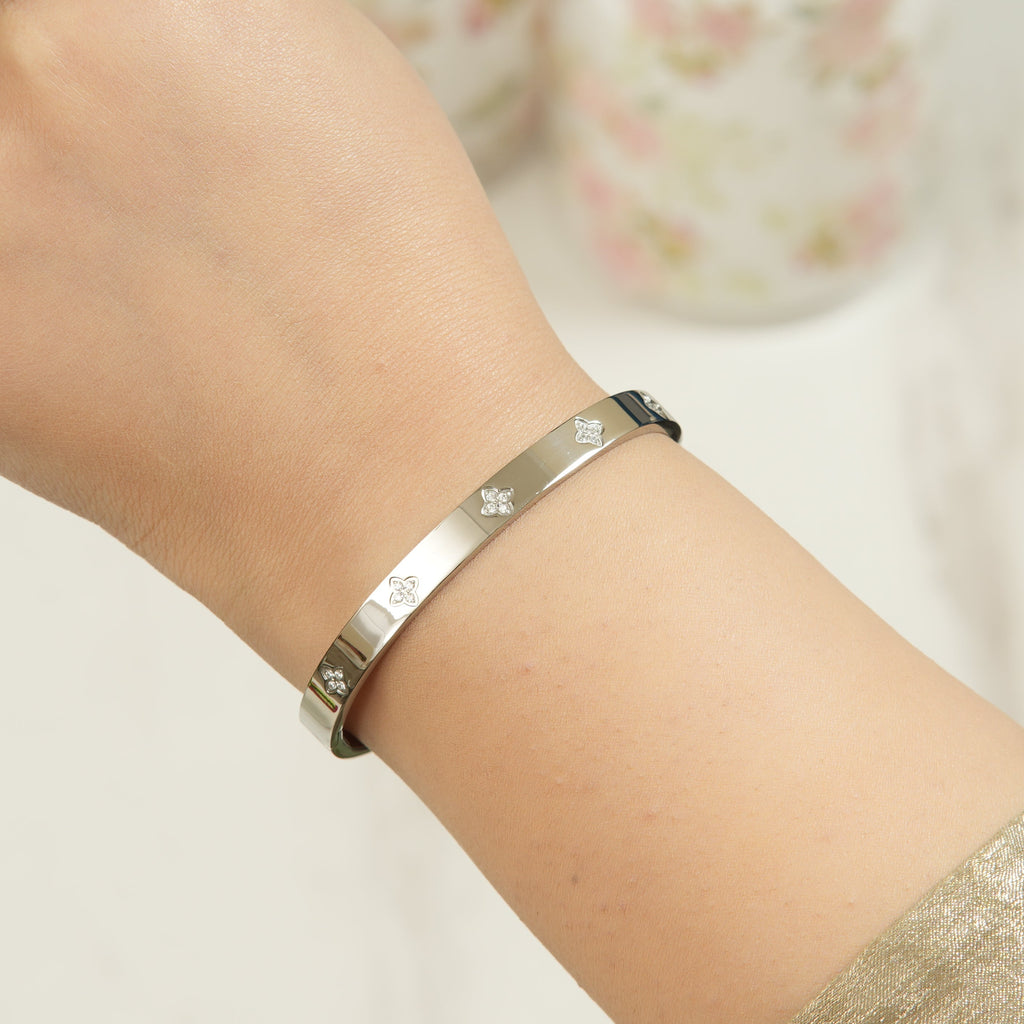 Judy Clover Zircon Bangle