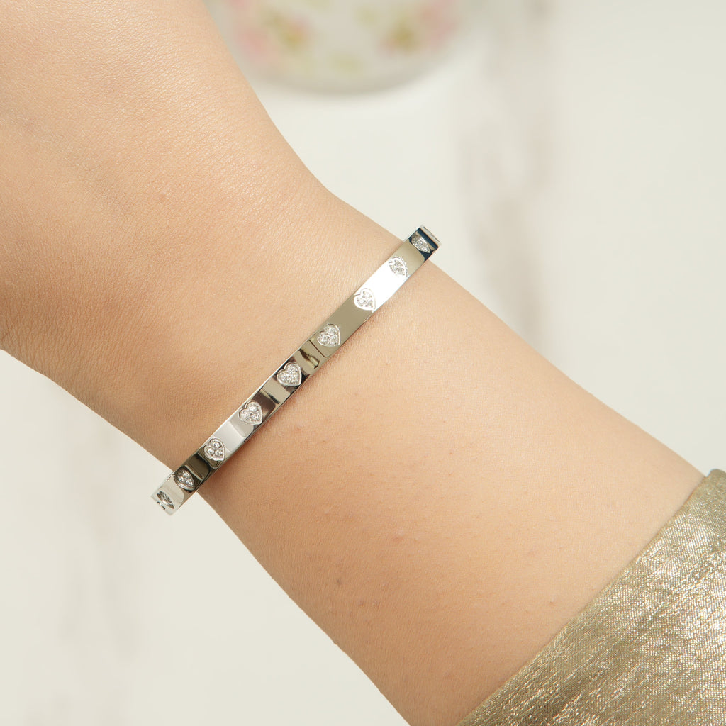 Elda Engraved Heart Bangle
