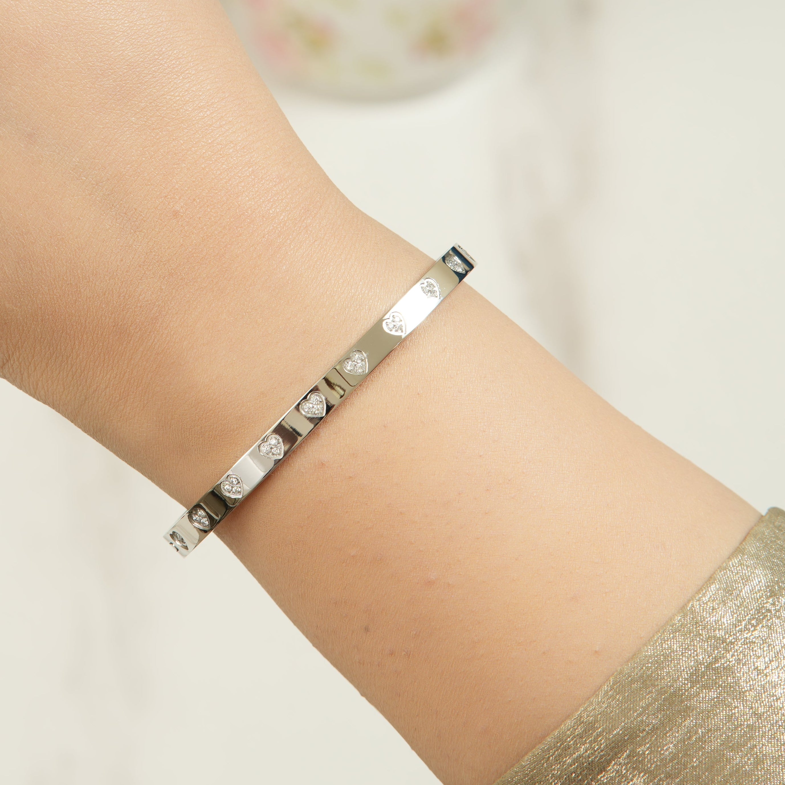 Elda Engraved Heart Bangle