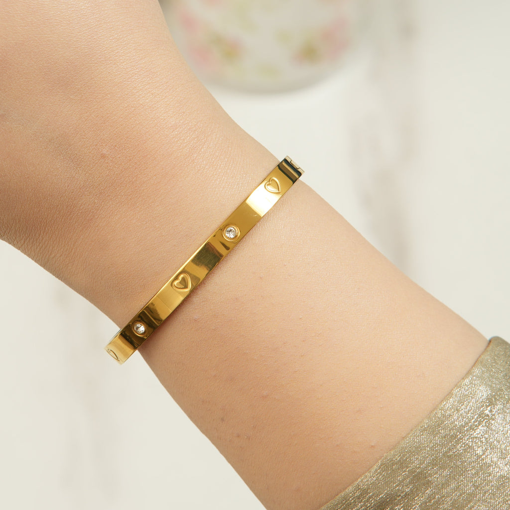 Ains Heart Zircon Bangle