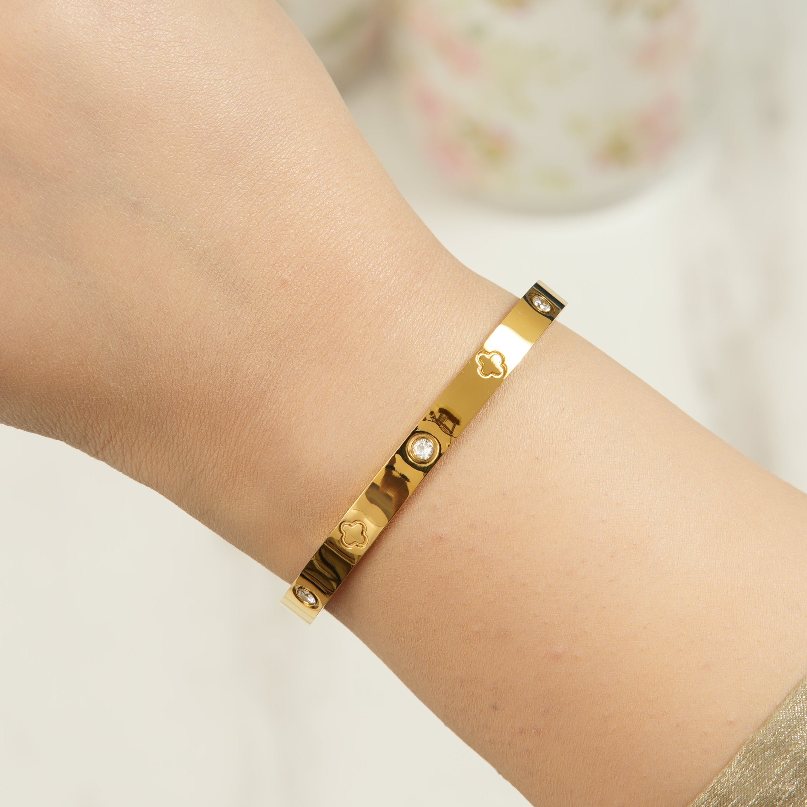 Kade Clover Bangle