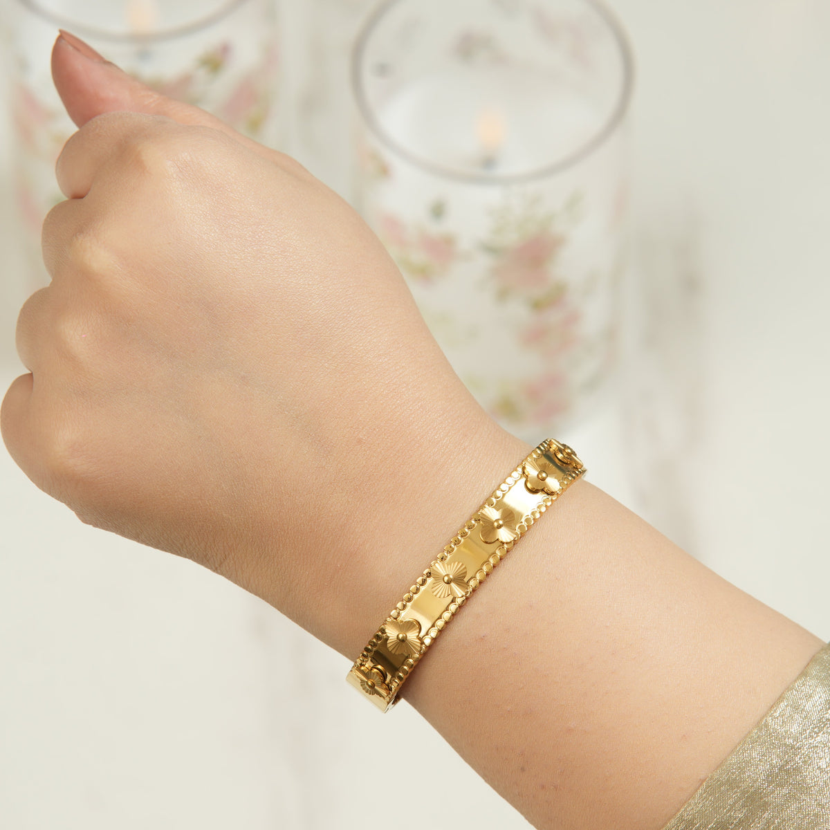 Dina 4 Clover Golden Bangle