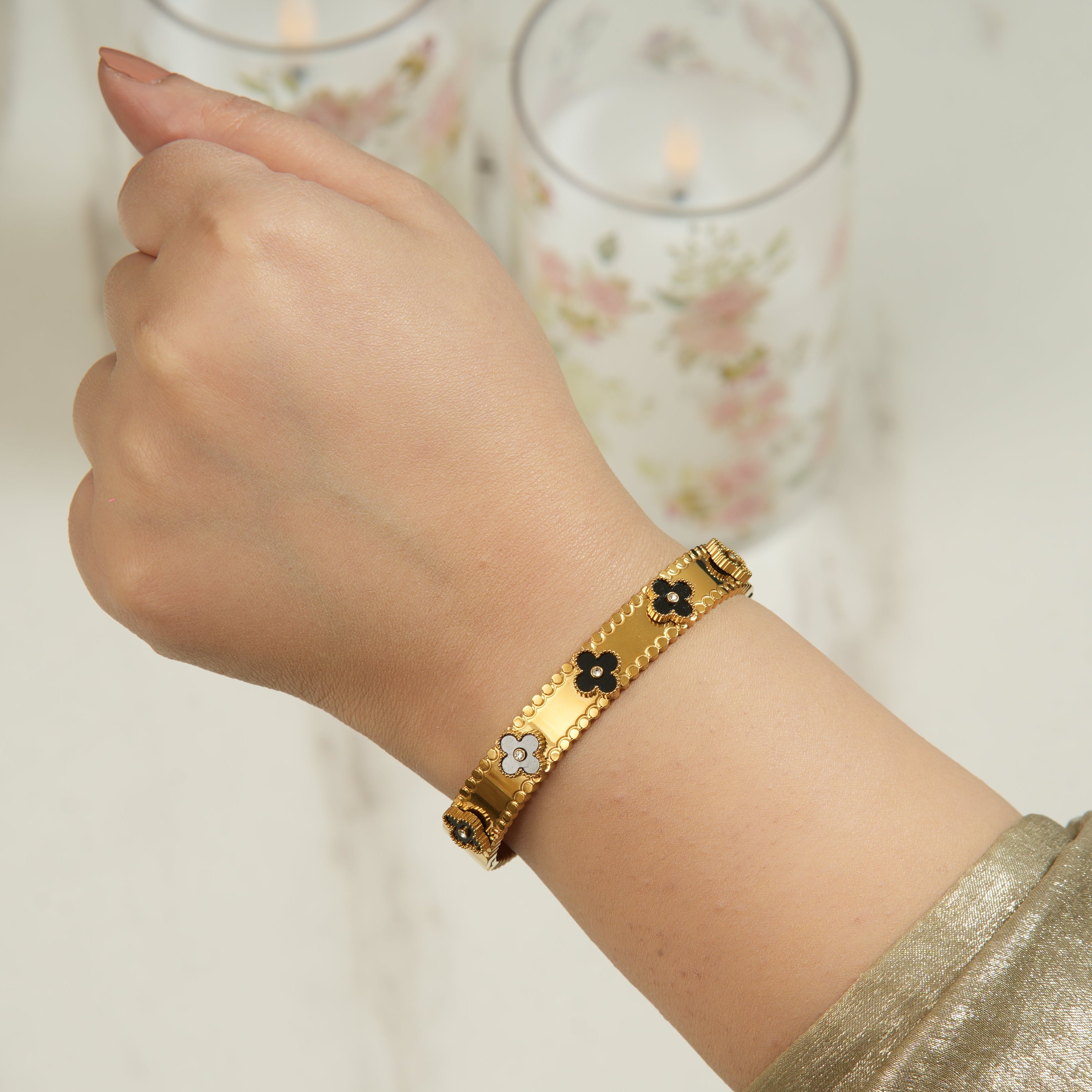 Dina 4 Clover Zircon Bangle