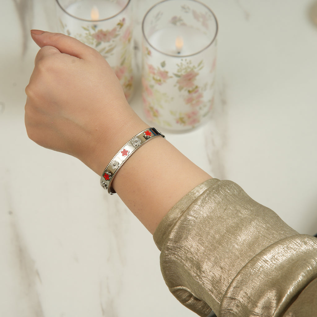 Deah Clover Star Bangle