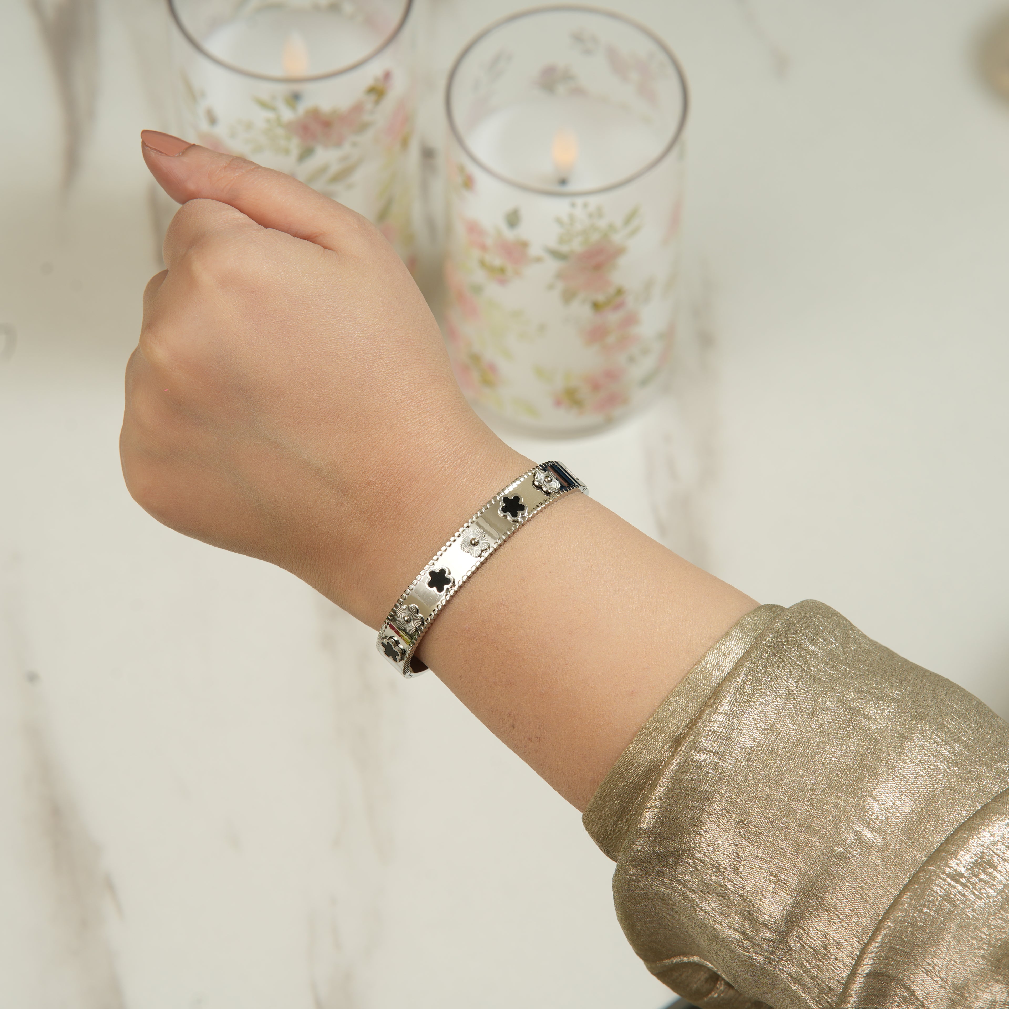 Deah Clover Star Bangle