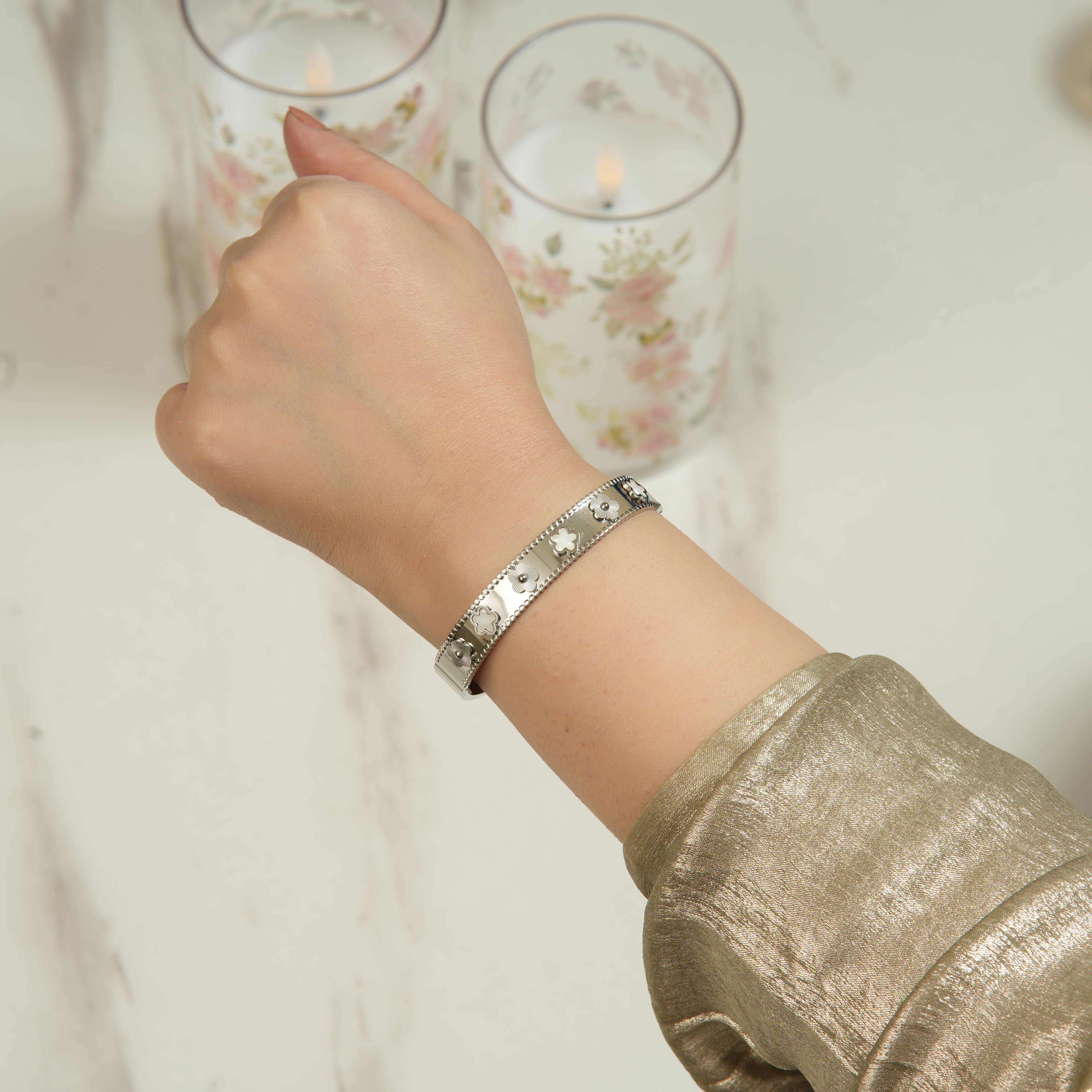 Deah Clover Star Bangle