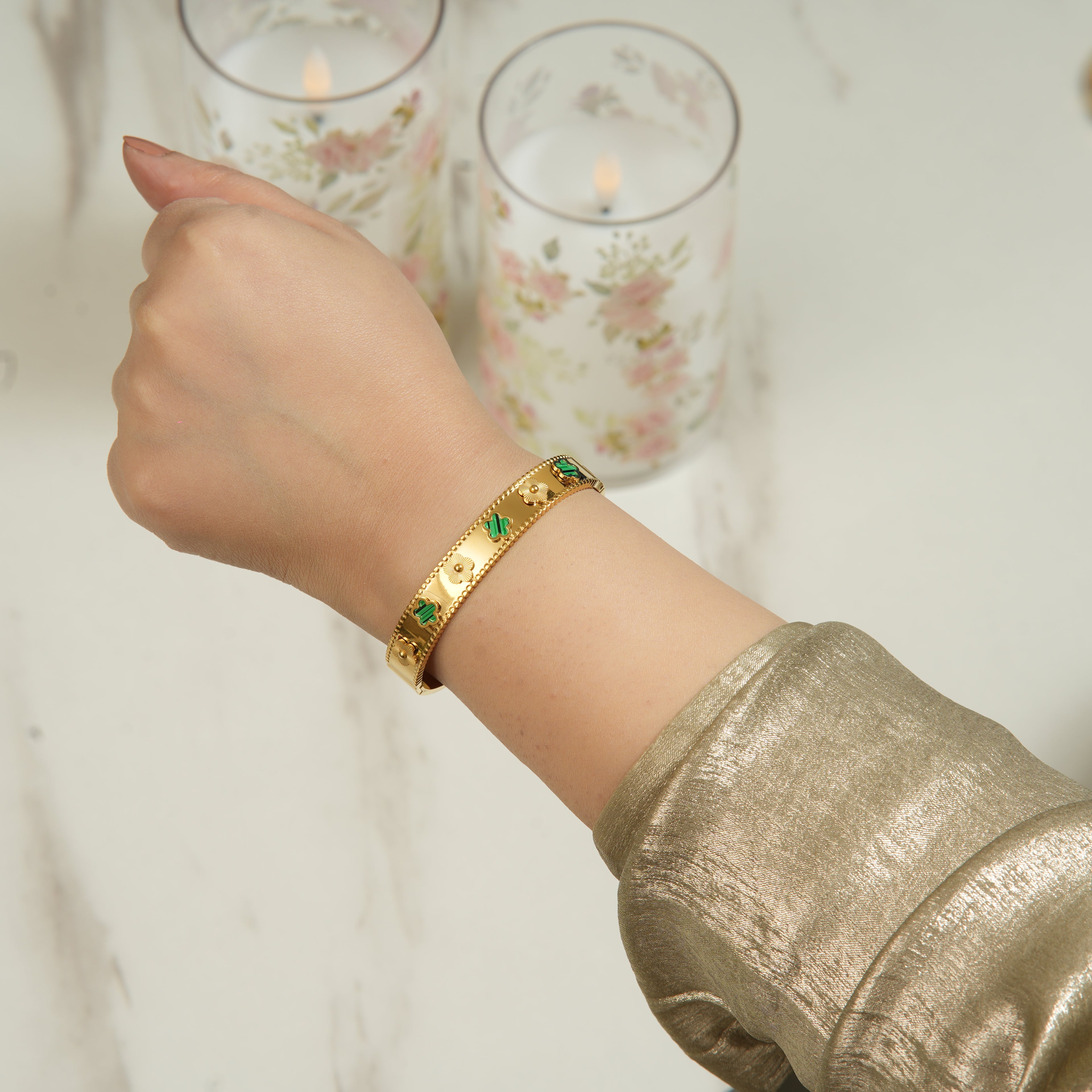 Deah Clover Star Bangle