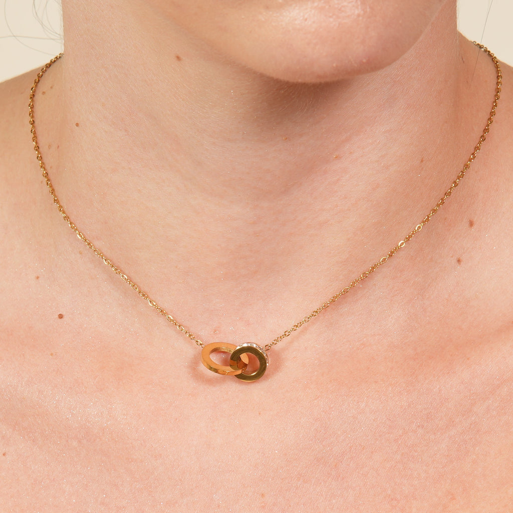 Amis Circle Necklace