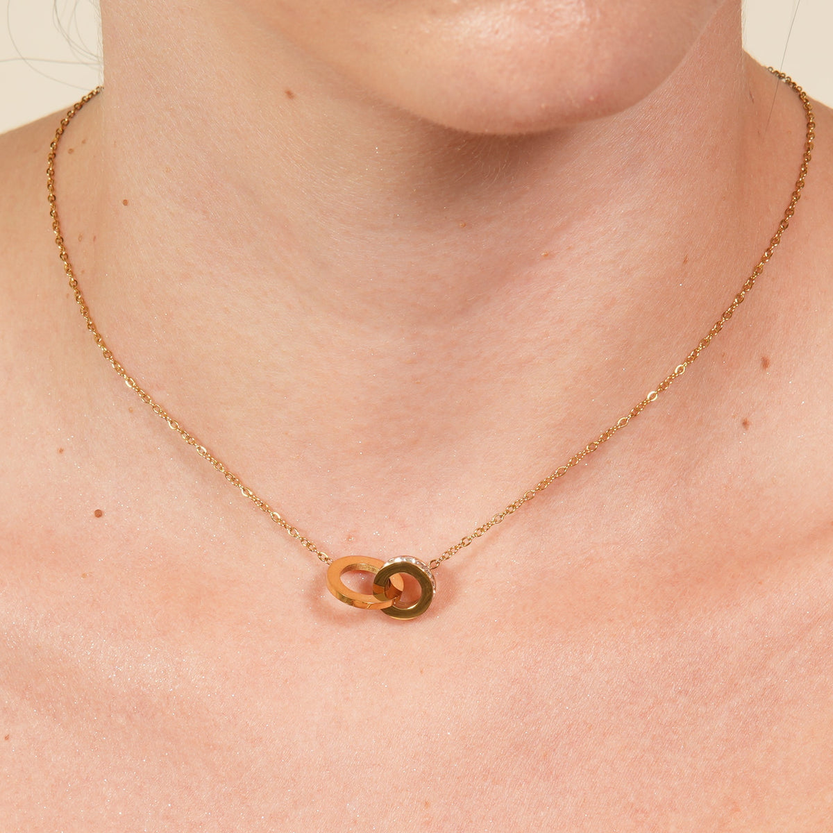 Amis Circle Necklace