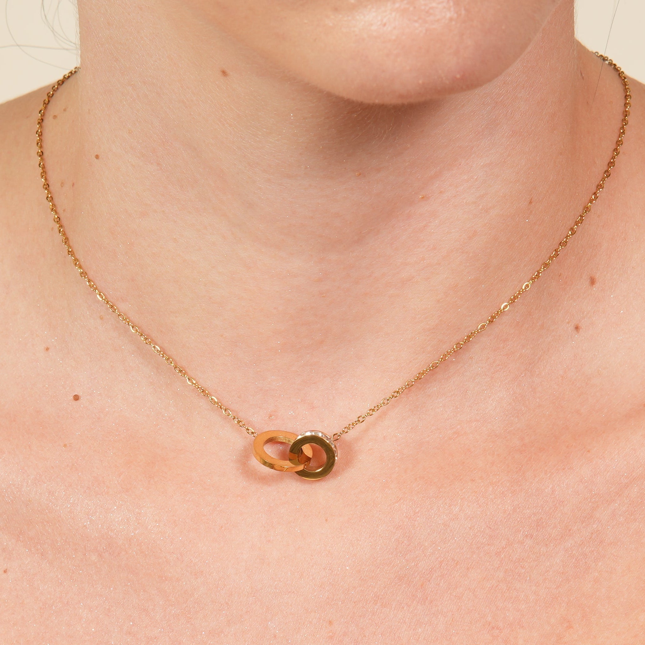 Amis Circle Necklace