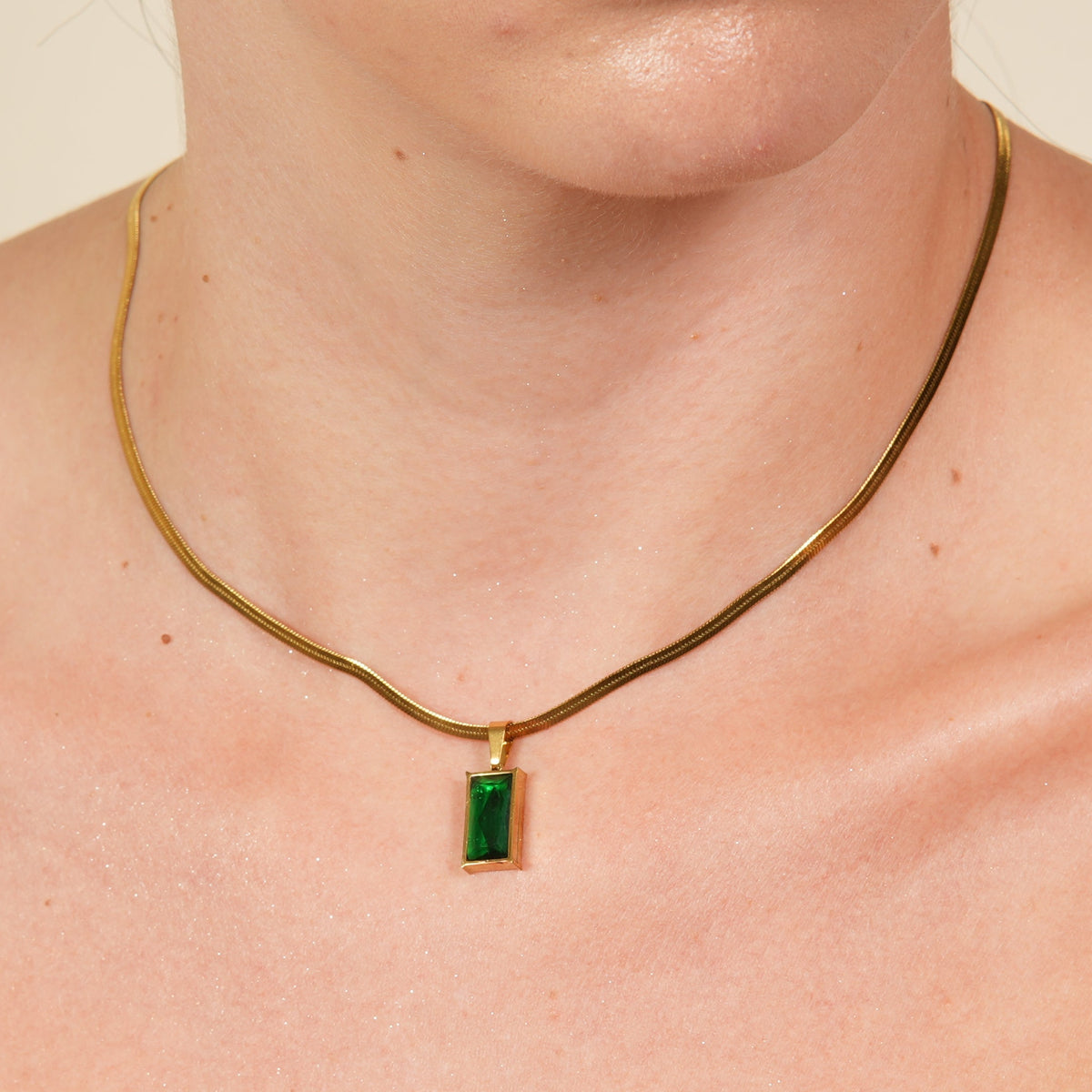 Amor Rectangular Green Necklace