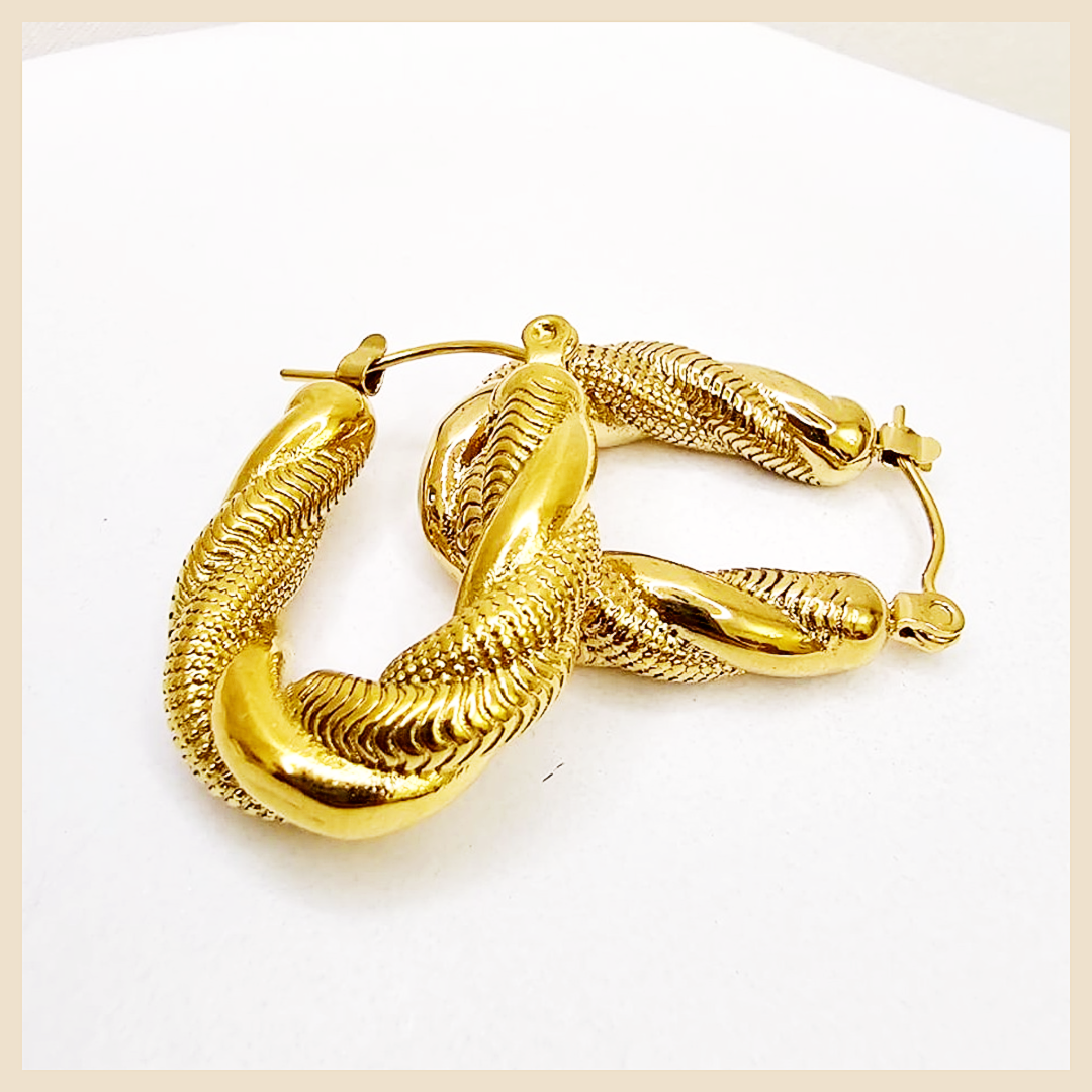 Arla Twist Hoop Earings