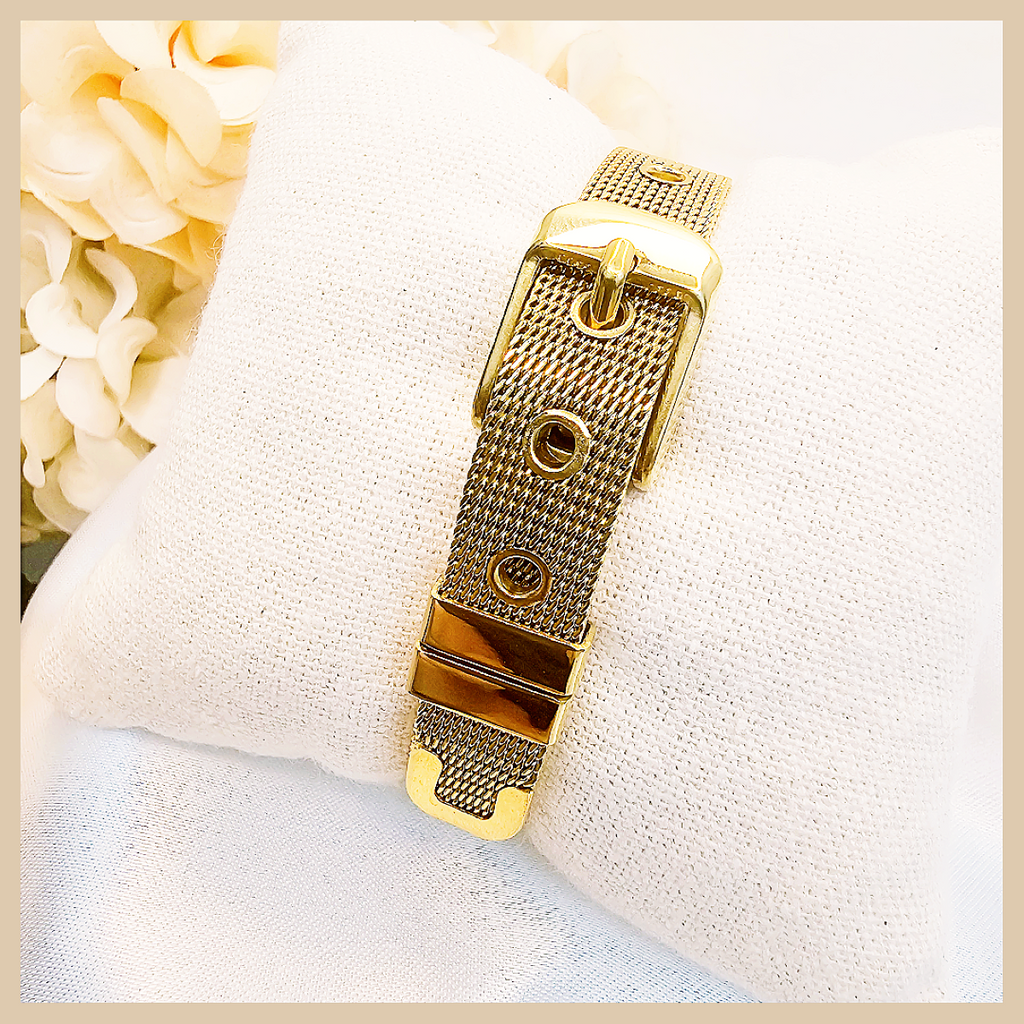 Adjustable Alba 20mm Milanese mesh strap in gold-plated finish, a comfortable unisex bracelet-style band that looks elegant from office to evening.