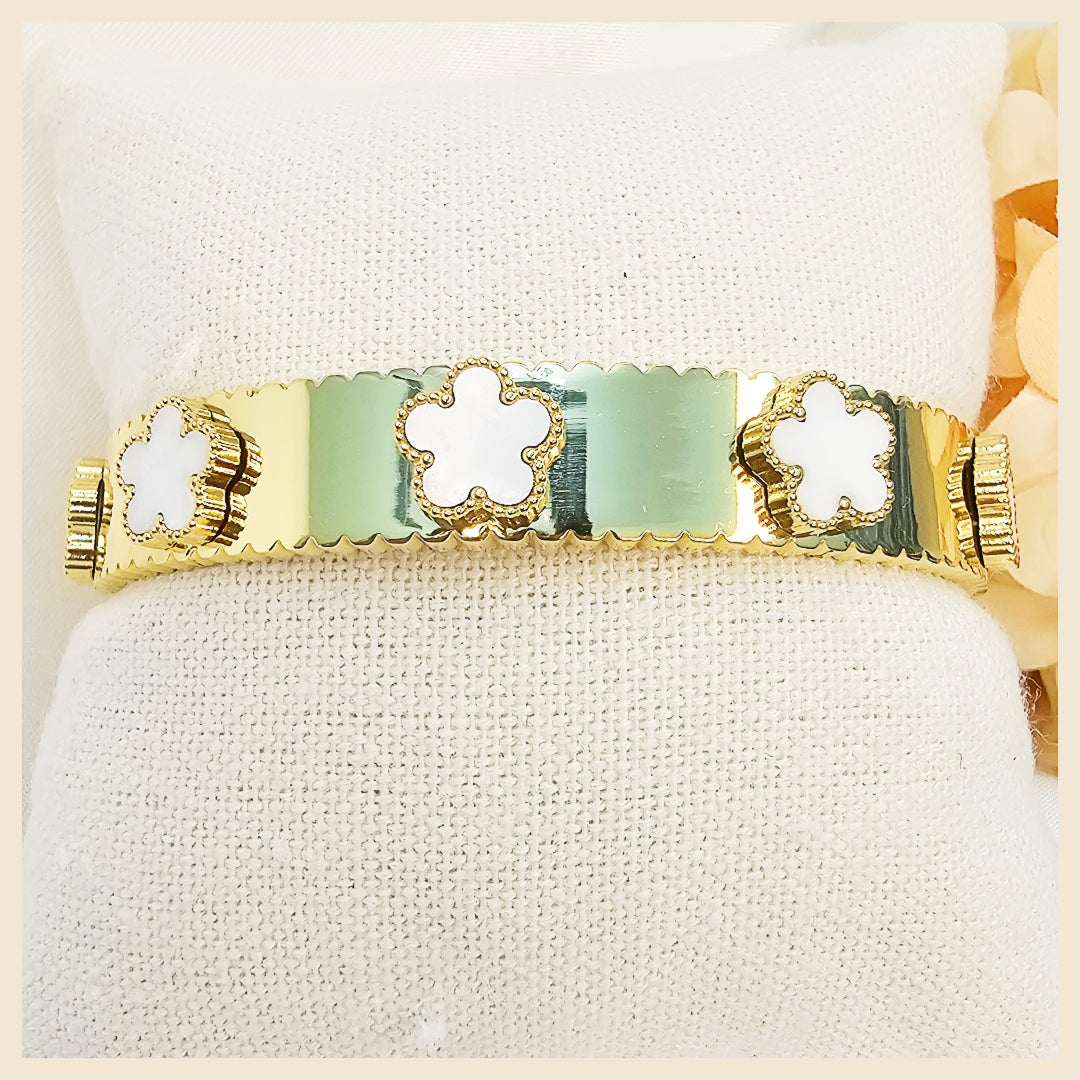 Bridal gift 18K gold-plated openable crystal bracelet in stainless steel, a timeless accessory for weddings and elegant photo-ready moments.