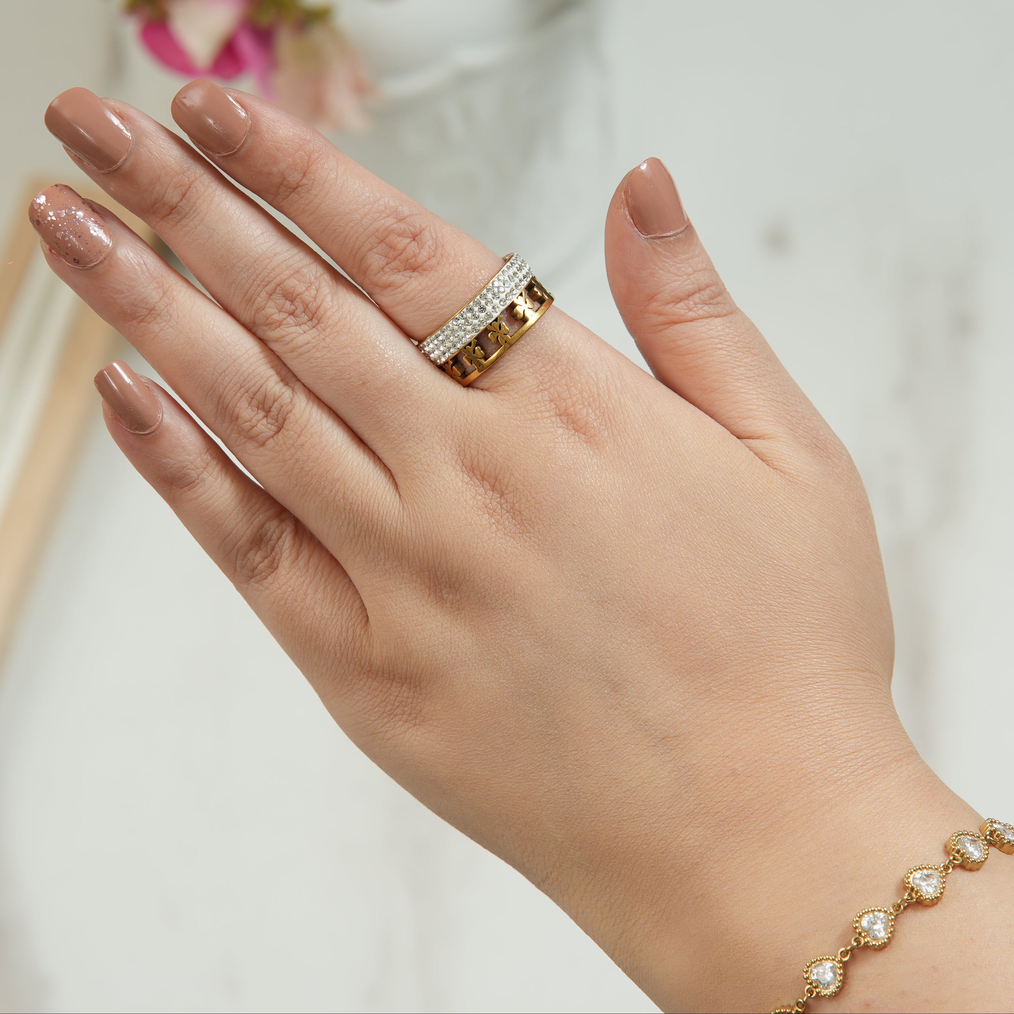 Ceci Clover ring in gold-plated titanium steel with cubic zirconia, a lucky promise band for women that blends elegant sparkle with lasting everyday beauty.