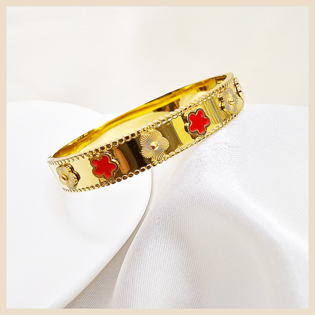 Deah clover star charm rhinestone bangle set for women, a sparkling stack designed to elevate everyday elegance with fast UAE delivery today.