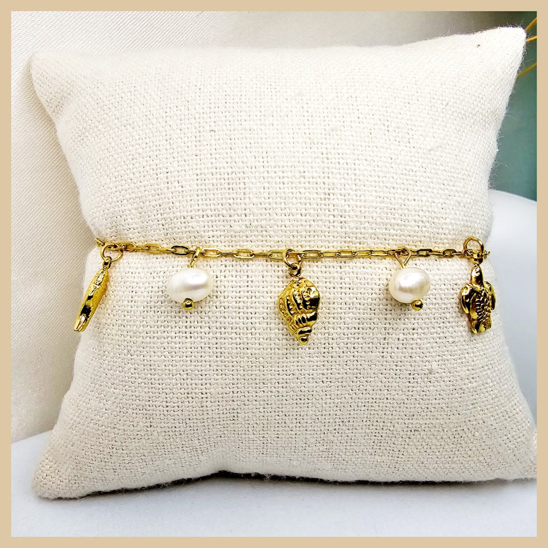 Delicate Fray gold-plated pearl bracelet with adjustable fit, crafted for women who appreciate subtle luxury and graceful daily wear.