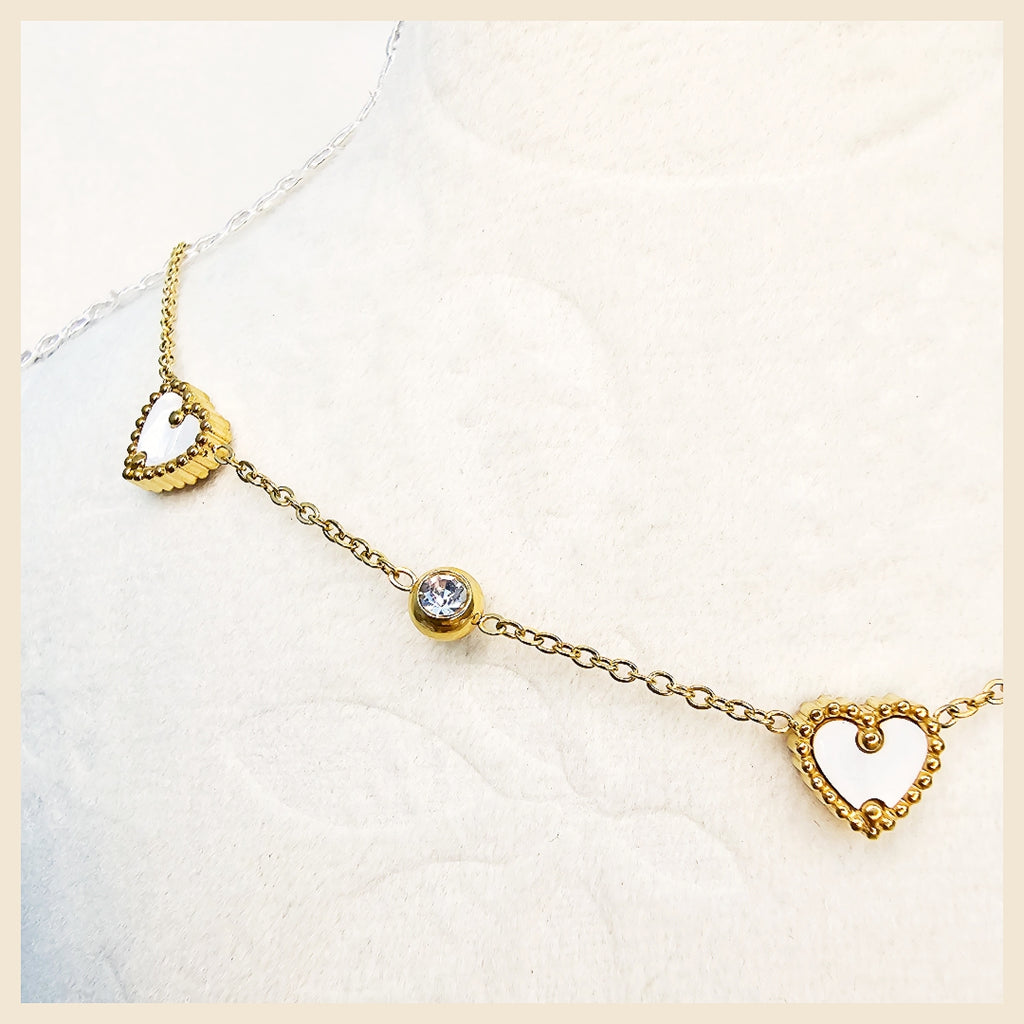 Romantic gold heart necklace created for anniversaries and special celebrations, expressing love through a delicate and premium design.

