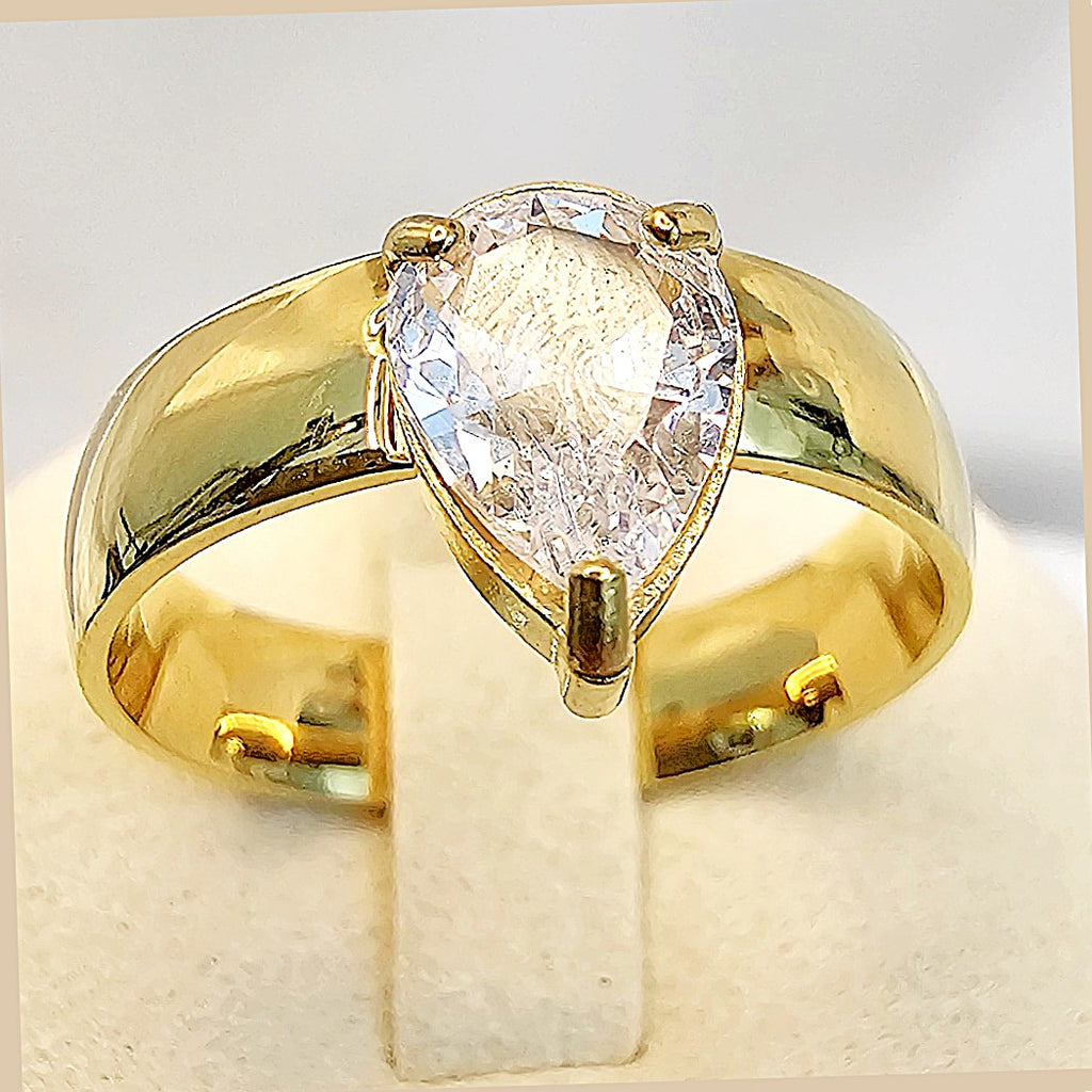 Elegant Inna zircon teardrop ring for women, crafted to bring a soft premium shine that elevates both casual outfits and special occasion looks.