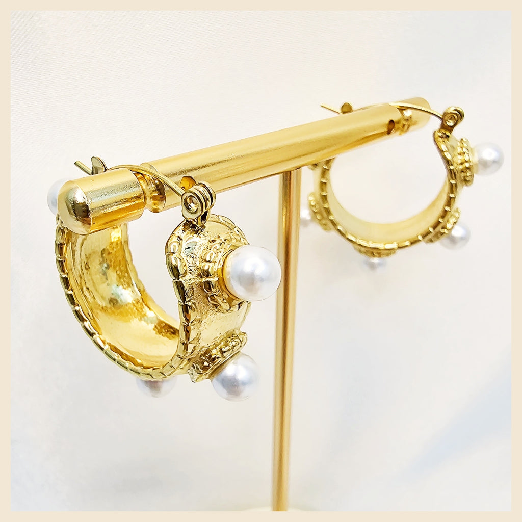 Elegant Lisa twisted pearl hoop earrings for her, a gift-ready pair that feels thoughtful, stylish, and ideal for celebrations, anniversaries, or Eid.