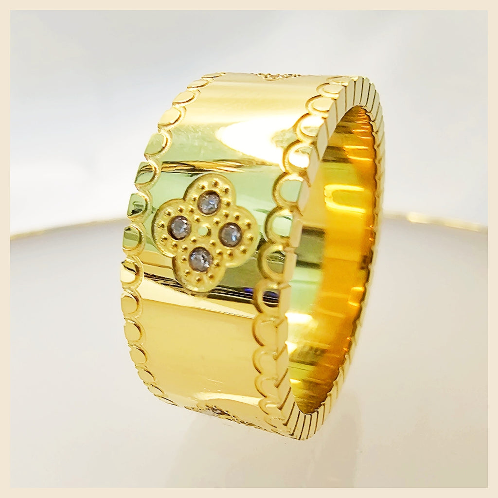 Embossed Laya zircon square statement ring with a wide band, perfect for Dubai-style fashion when you want bold sophistication without overdoing it.