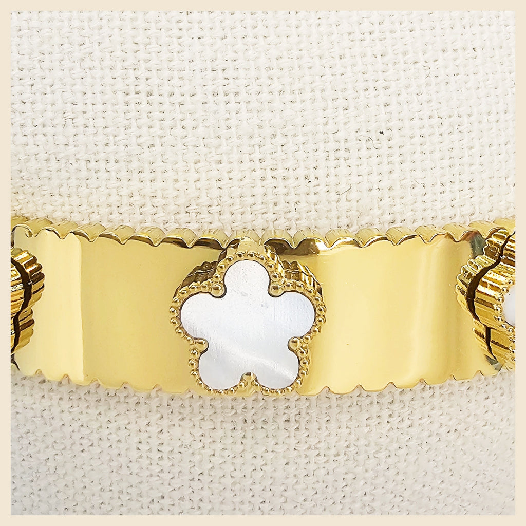 Exclusive 18K gold-plated stainless steel openable crystal bracelet for women, a refined luxury piece that feels special from the first wear.