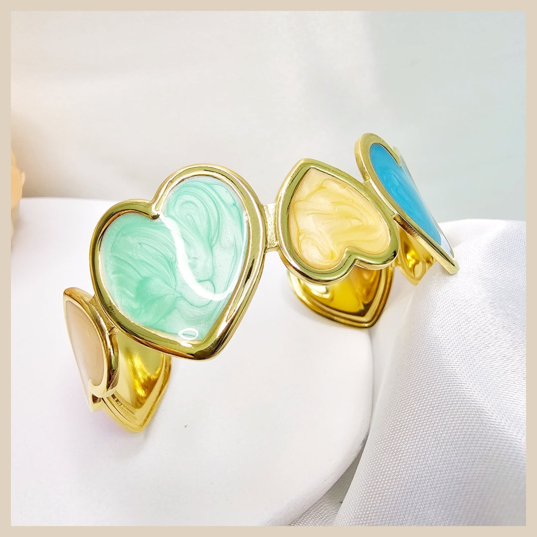 Geni women’s double heart flower open bangle in a 18K gold-plated look, a romantic stackable set designed to elevate daily style with a premium finish.