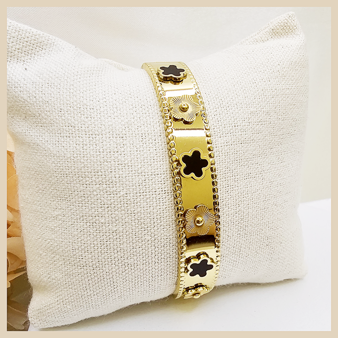 Gold, silver, and rose gold clover star rhinestone bangle set for women, perfect for mixing metals while keeping a polished, elegant finish.