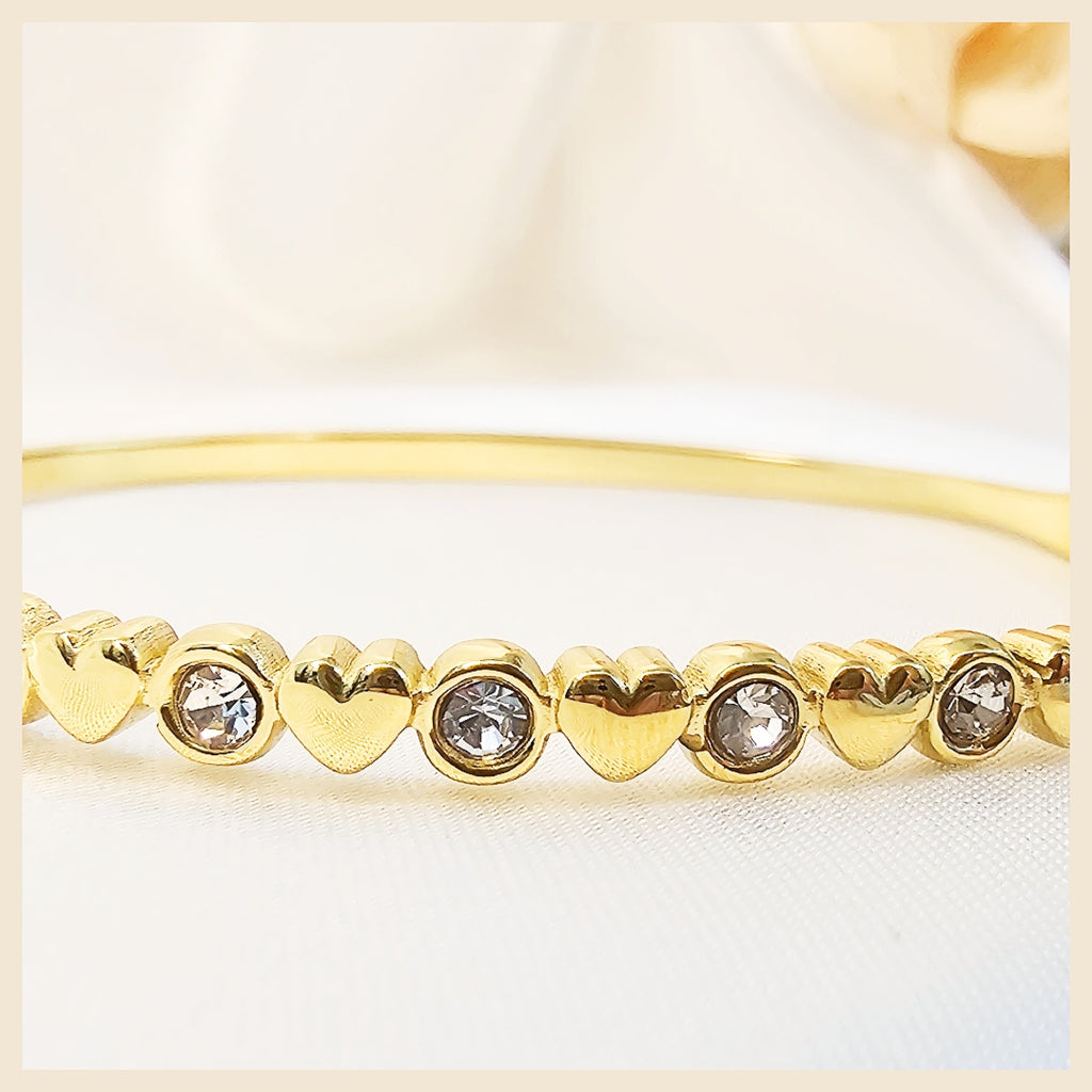 Heart‑accent gold cuff bracelet designed as a heartfelt gift for her, offering warmth, trust, and premium sentiment for special celebrations.