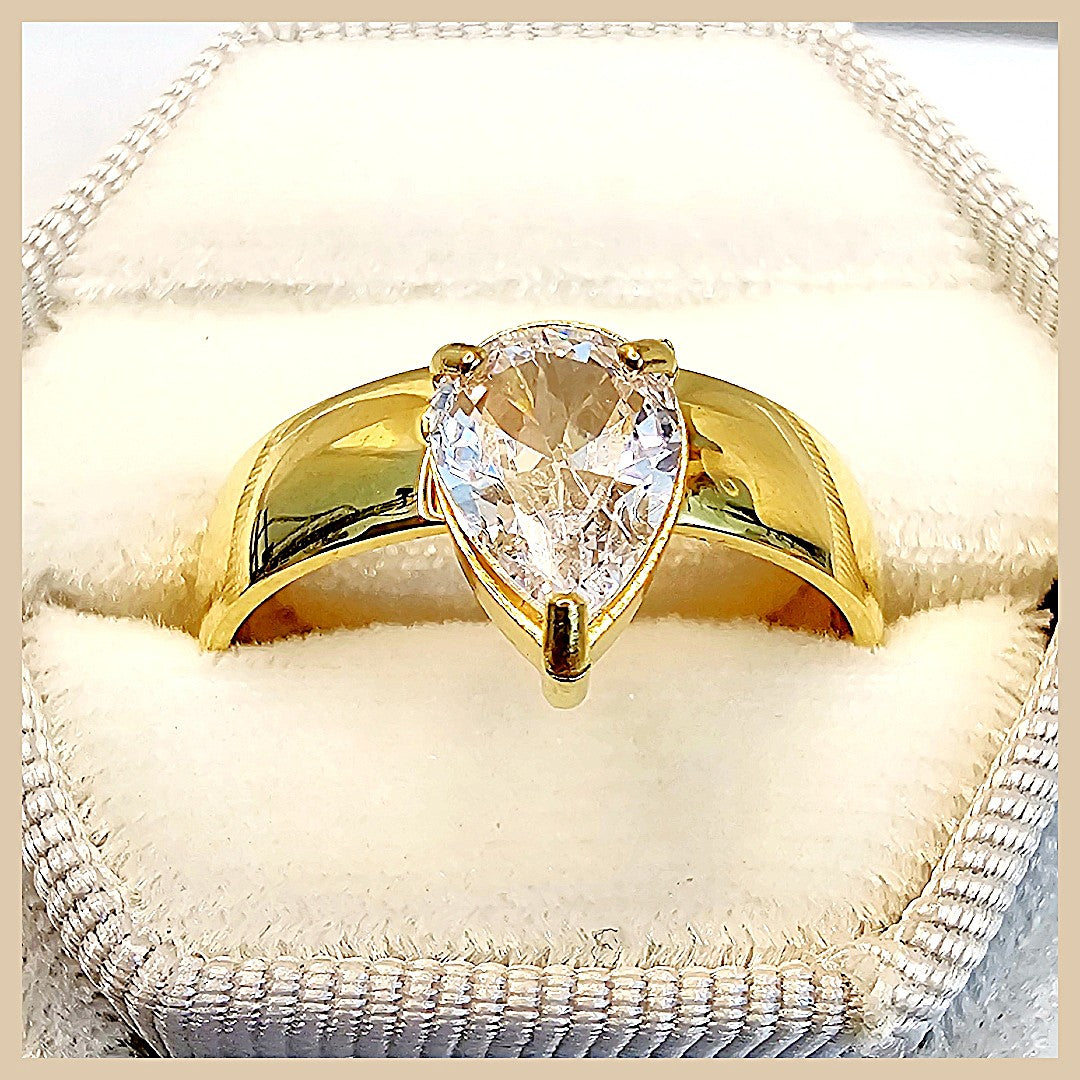 Inna teardrop ring with zircon sparkle, a chic fashion accessory for women who love Dubai-inspired elegance with subtle brilliance for daily styling.