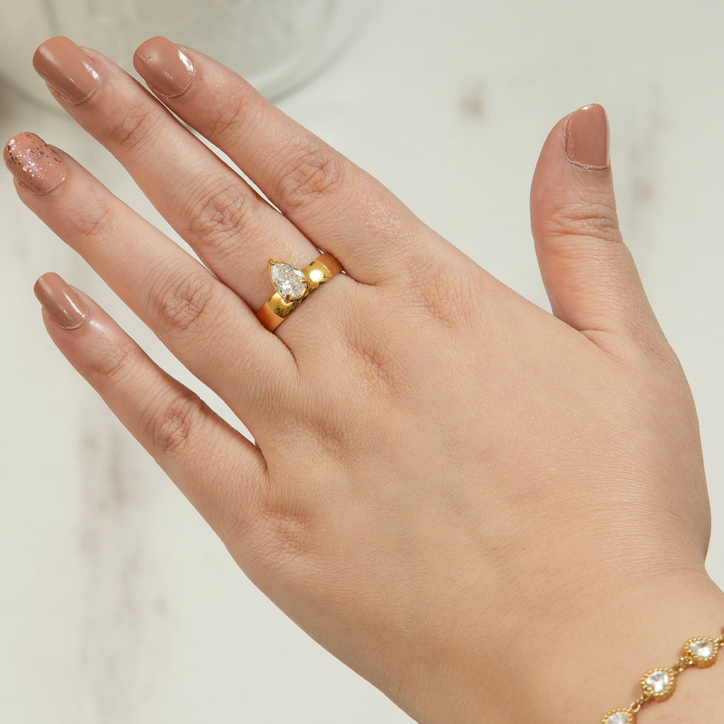 Inna zircon teardrop ring for women with a shiny finish, a graceful daily wear piece that adds elegant sparkle and polished confidence in the UAE.